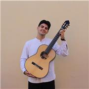 Diplomato in conservatorio offre lezioni di chitarra classica e musica